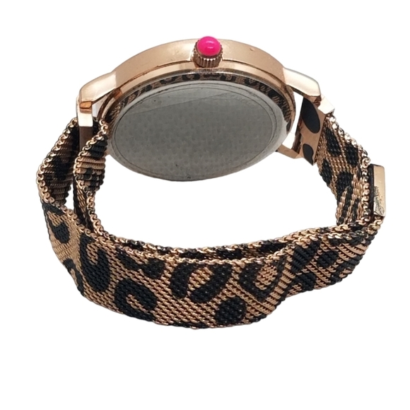 BETSEY JOHNSON ROSE GOLD  LEOPARD PRINT MESH MAGNETIC BAND LADIES WATCH - Picture 7 of 9